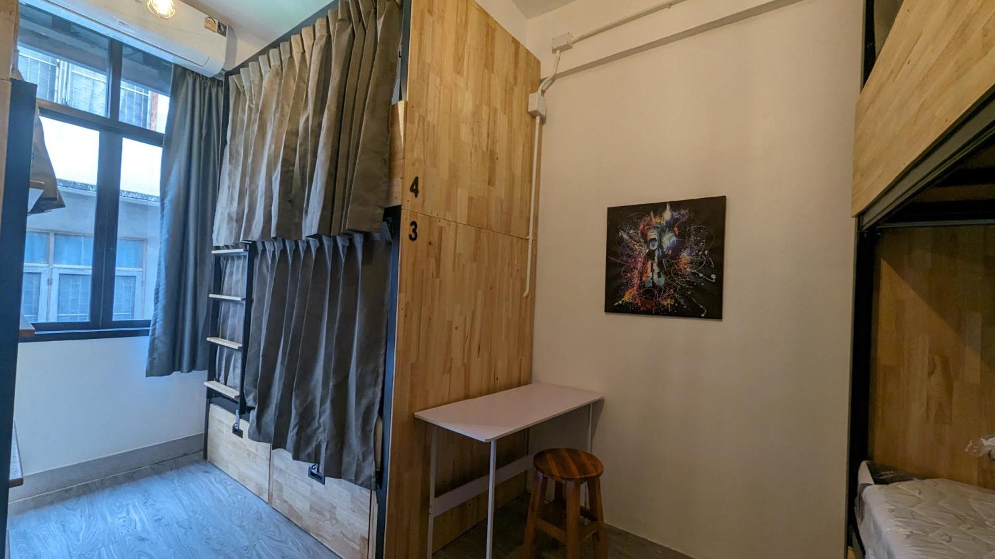 Urban Jungle Hostel Бангкок Экстерьер фото