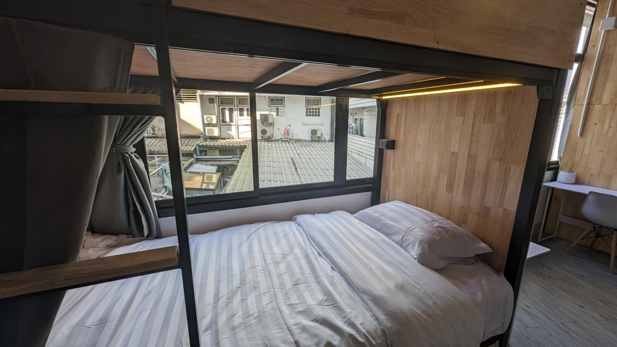Urban Jungle Hostel Бангкок Экстерьер фото