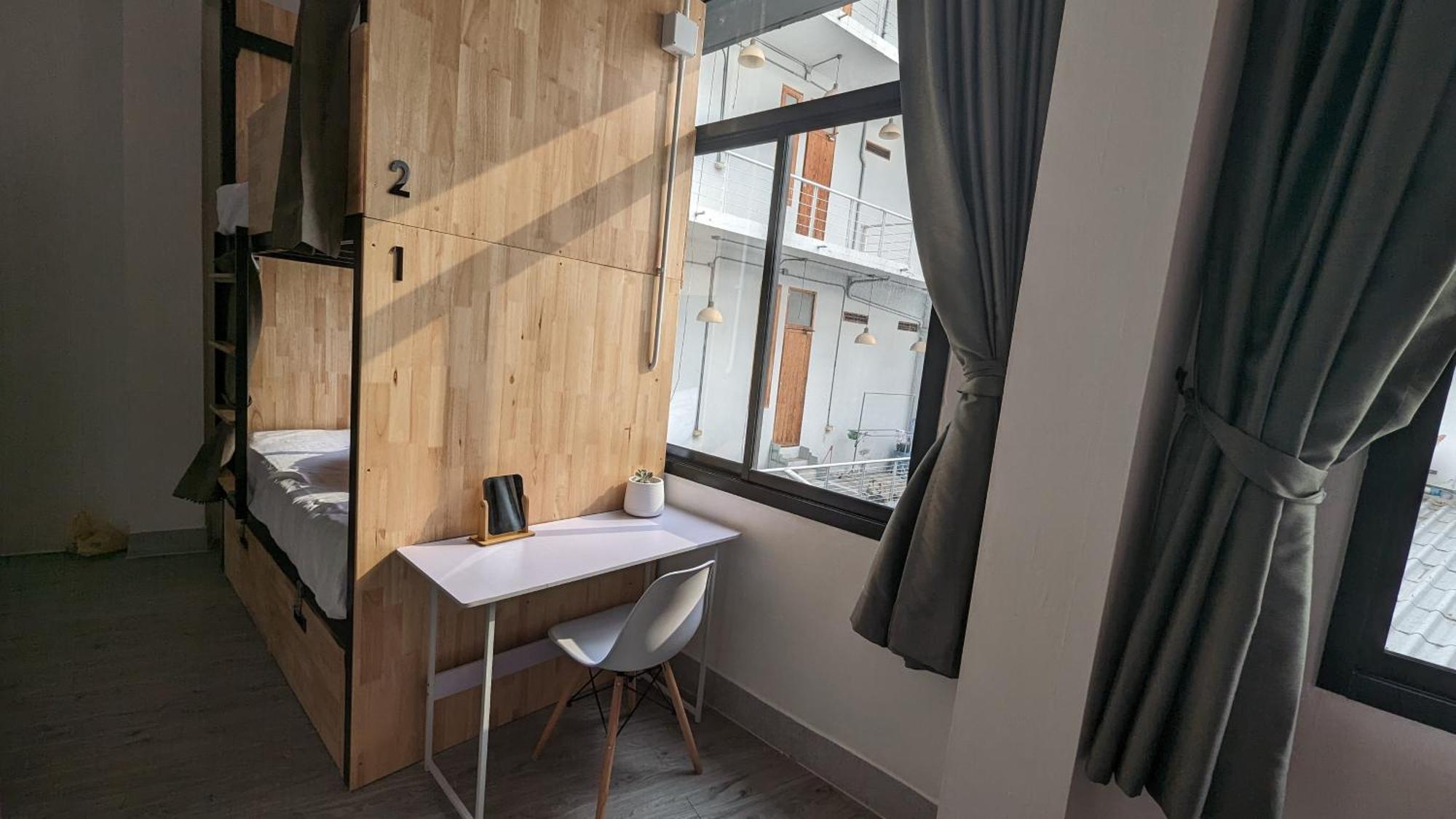Urban Jungle Hostel Бангкок Экстерьер фото