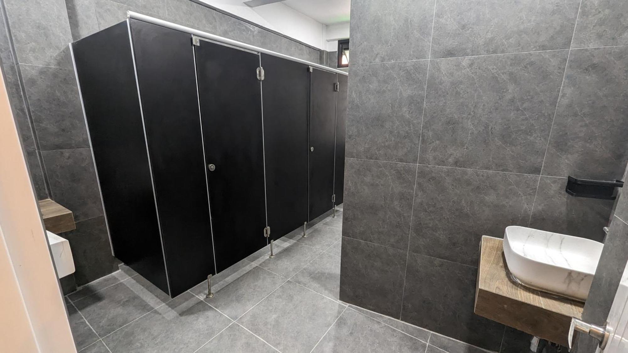 Urban Jungle Hostel Бангкок Экстерьер фото