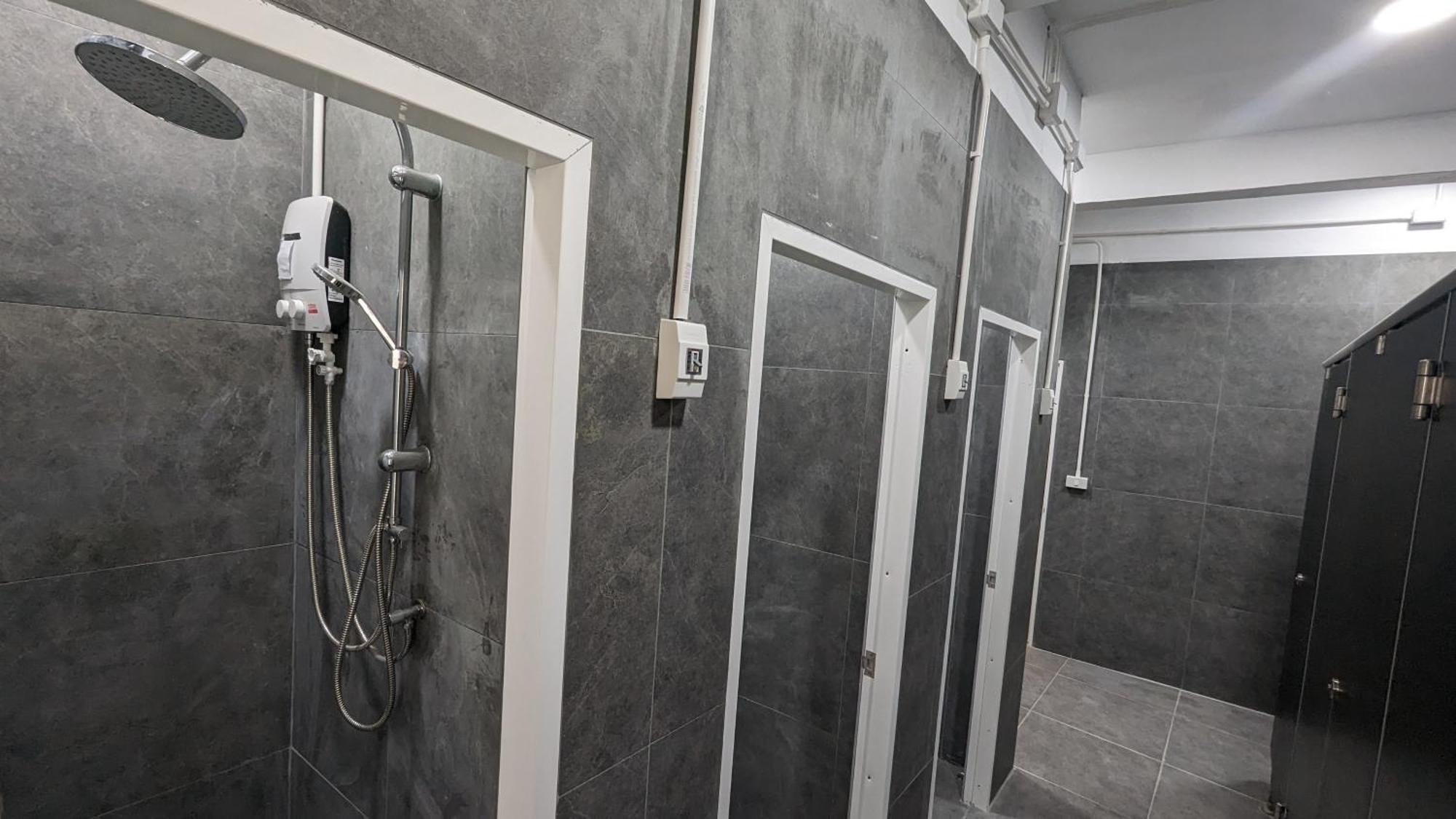 Urban Jungle Hostel Бангкок Экстерьер фото