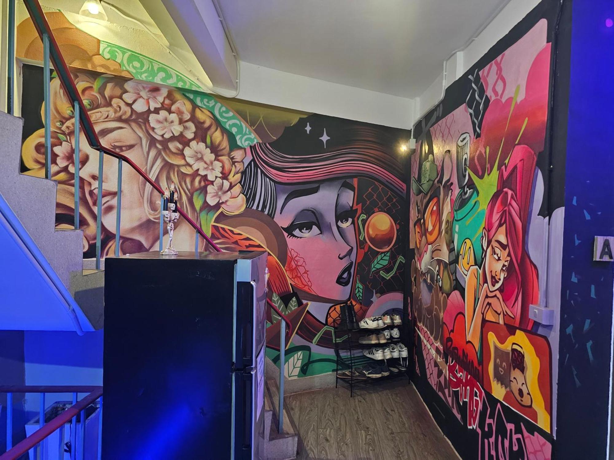 Urban Jungle Hostel Бангкок Экстерьер фото
