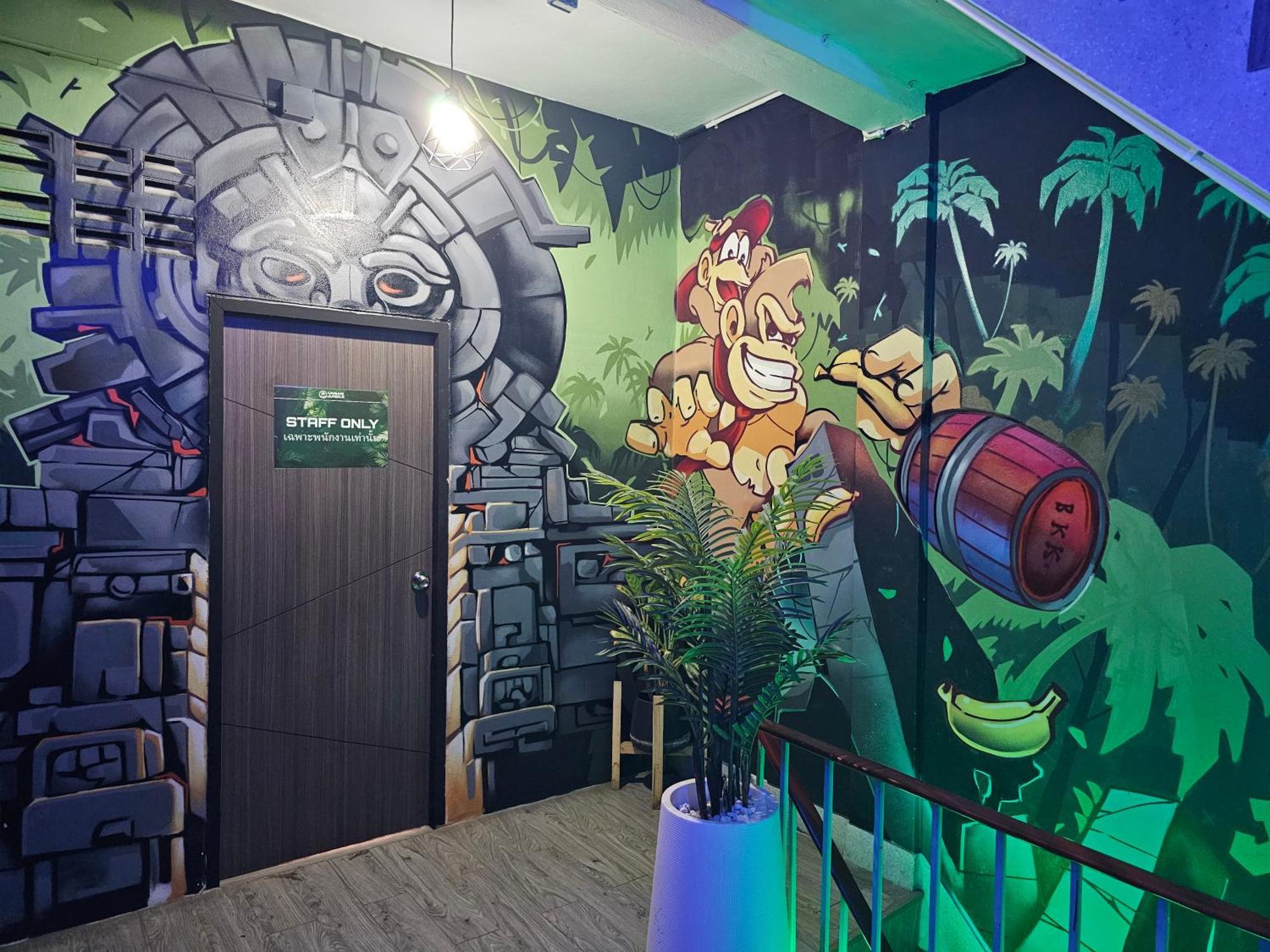 Urban Jungle Hostel Бангкок Экстерьер фото