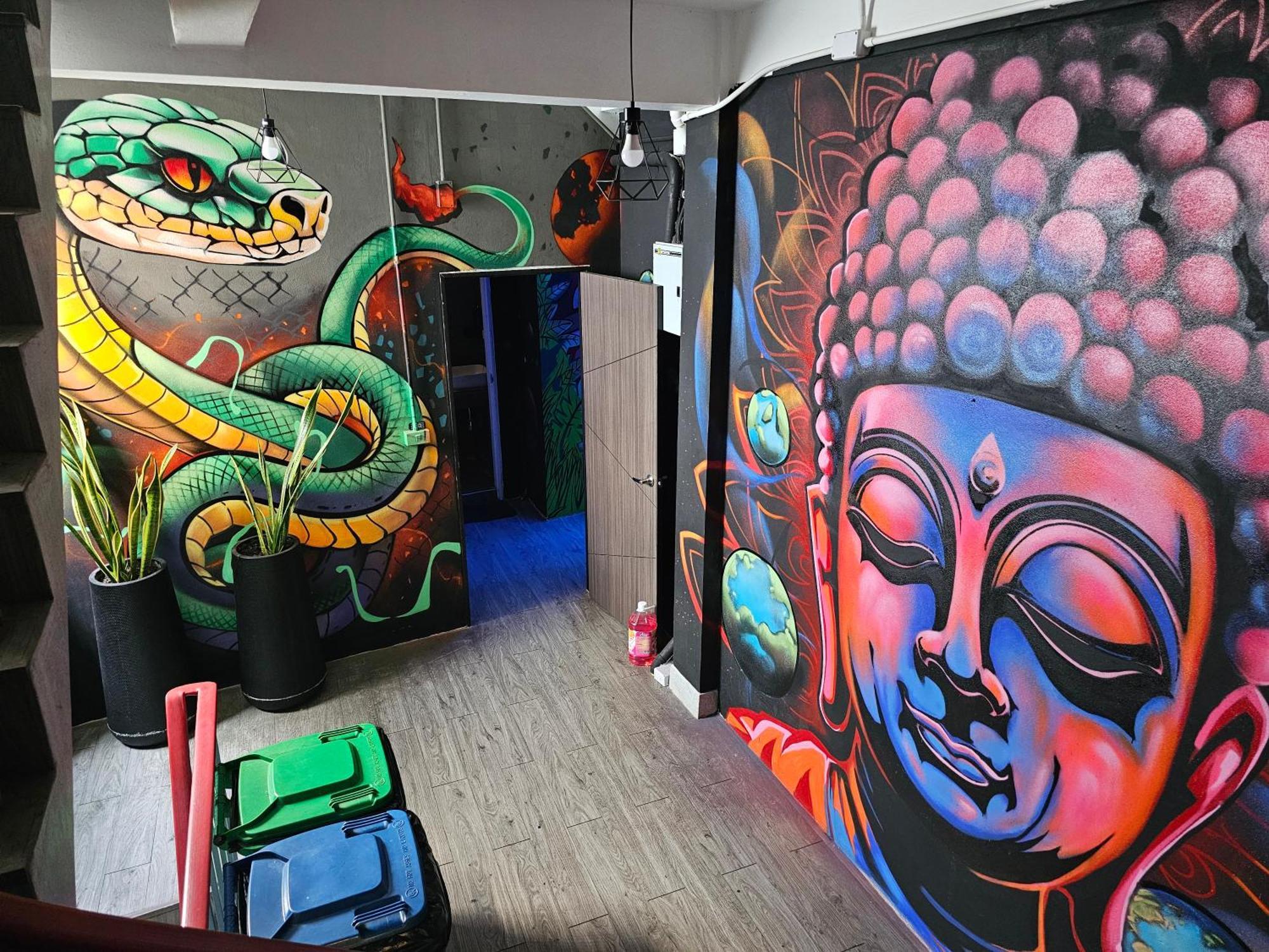 Urban Jungle Hostel Бангкок Экстерьер фото