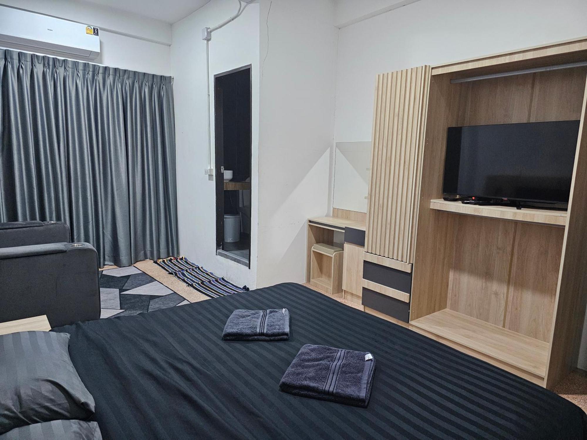 Urban Jungle Hostel Бангкок Экстерьер фото